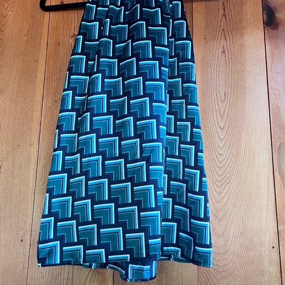 CLOSE OUT SALE: Banana Republic Silky Navy & Green Sleeveless Blouse - Small - Picture 5 of 7